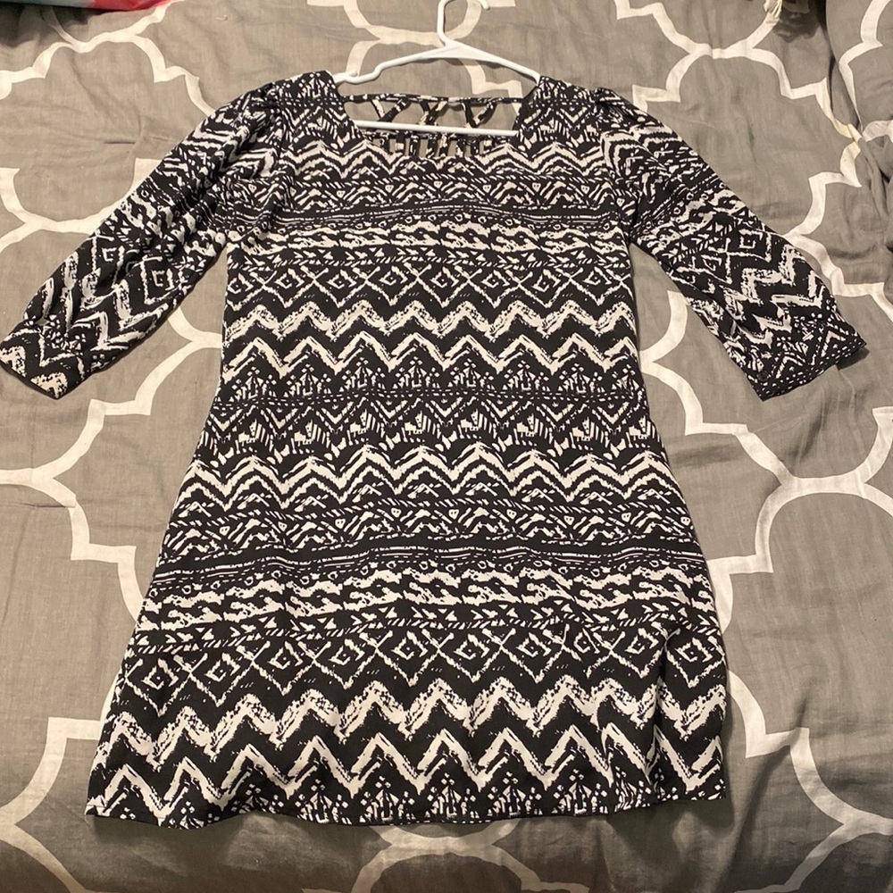Soulmates Size XS 3-4 length sleeved black and white mini dress